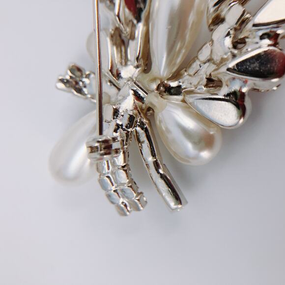Prong Set Teardrop Baguette Clear Rhinestone Faux Pearl VTG 50s Unsigned Brooch - Picture 5 of 7